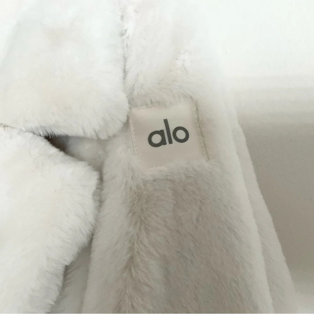 Alo Yoga Oversized Faux Fur Trench Ivory S